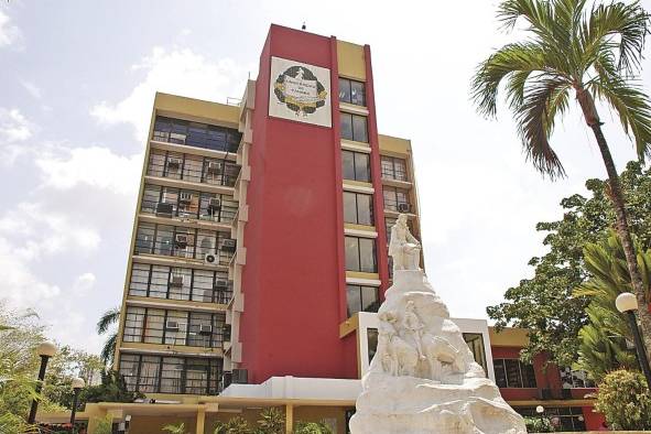 De la Universidad Nacional a la Universidad de Panamá en sus orígenes liberales y cosmopolitas De la Universidad Nacional a la Universidad de Panamá en sus orígenes liberales y cosmopolitas