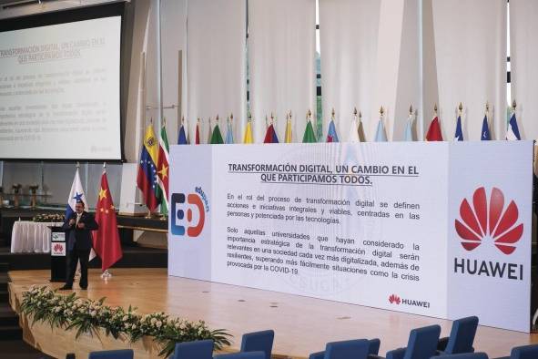 Juan Carlos Soto, director ejecutivo del Proyecto de Convergencia Tecnológica y Multimedia para la Educación Superior en Centroamérica y el Caribe. Juan Carlos Soto, director ejecutivo del Proyecto de Convergencia Tecnológica y Multimedia para la Educación Superior en Centroamérica y el Caribe.