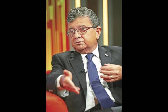 Oscar Vallarino: 'Se requiere de una Autoridad del Agua similar a la del Canal de Panamá' Oscar Vallarino: 'Se requiere de una Autoridad del Agua similar a la del Canal de Panamá'