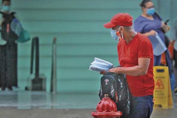 El 52,8% de la población económicamente activa se encuentra en la informalidad, esto representa más de 750 mil personas El 52,8% de la población económicamente activa se encuentra en la informalidad, esto representa más de 750 mil personas
