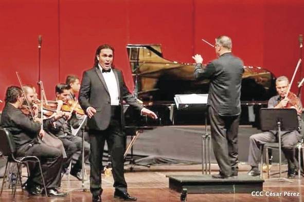 Juan Pomares es reconocido como tenor en toda Latinoamérica. Juan Pomares es reconocido como tenor en toda Latinoamérica.