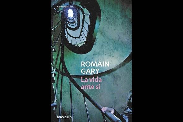 El libro homónimo de Romain Gary fue publicado bajo su seudónimo Émile Ajar, en 1975, y ganó el premio Prix Goncourt, de alto estándar en Francia. El libro homónimo de Romain Gary fue publicado bajo su seudónimo Émile Ajar, en 1975, y ganó el premio Prix Goncourt, de alto estándar en Francia.