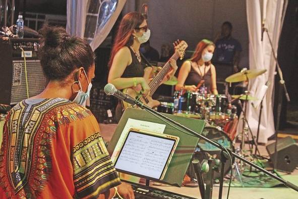 El Berklee College of Music es el único instituto que presenta la educación de tecnología musical para personas con discapacidad visual. El Berklee College of Music es el único instituto que presenta la educación de tecnología musical para personas con discapacidad visual.