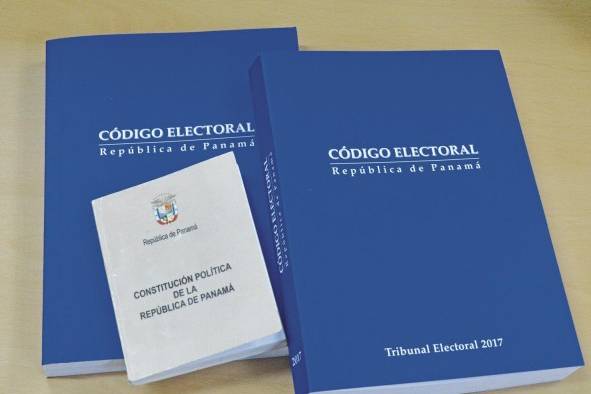 La Constitución establece los requisitos. La Constitución establece los requisitos.
