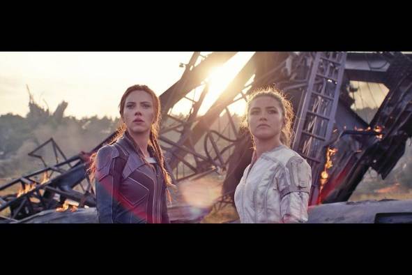 La cinta fue dirigida por Cate Shortland y producida por Kevin Feige. En escena: Natasha Romanoff (Scarlett Johansson) y Yelena (Florence Pugh). La cinta fue dirigida por Cate Shortland y producida por Kevin Feige. En escena: Natasha Romanoff (Scarlett Johansson) y Yelena (Florence Pugh).
