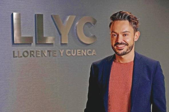 David González Natal, también periodista, insiste en que los modelos de negocio evolucionan pero no desaparece la necesidad de la gente de informarse y entretenerse. David González Natal, también periodista, insiste en que los modelos de negocio evolucionan pero no desaparece la necesidad de la gente de informarse y entretenerse.