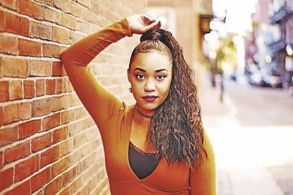 Farayi Malek Este año, la jazzista estadounidense participó por tercera ocasión en el Panamá Jazz Festival, en su XVIII versión. “Hay desigualdad de género en la industria musical en general. El jazz es particularmente tóxico en este sentido. Es un gran problema y cambiar esto es una de las metas más importantes de mi vida. Por otro lado, las escuelas de música necesitan priorizar el emprendimiento y la participación social en sus comunidades”. Farayi Malek Este año, la jazzista estadounidense participó por tercera ocasión en el Panamá Jazz Festival, en su XVIII versión. “Hay desigualdad de género en la industria musical en general. El jazz es particularmente tóxico en este sentido. Es un gran problema y cambiar esto es una de las metas más importantes de mi vida. Por otro lado, las escuelas de música necesitan priorizar el emprendimiento y la participación social en sus comunidades”.