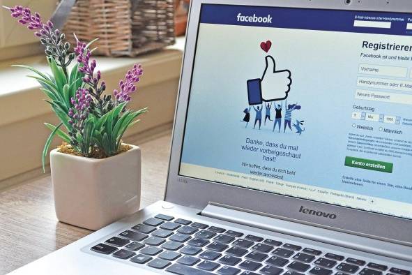Facebook ha sido líder de redes sociales desde su creación en 2004, sin embargo, sus constantes desaciertos han creado una crisis reputacional que puede afectar al resto de sus productos. Facebook ha sido líder de redes sociales desde su creación en 2004, sin embargo, sus constantes desaciertos han creado una crisis reputacional que puede afectar al resto de sus productos.