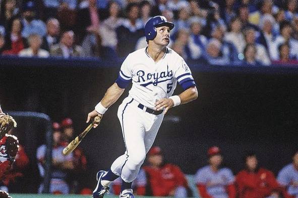 George Brett obtuvo 390 en promedio de bates en 1980, coqueteando con la marca de 400 del pelotero Ted Williams. George Brett obtuvo 390 en promedio de bates en 1980, coqueteando con la marca de 400 del pelotero Ted Williams.