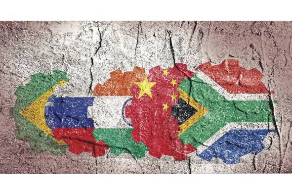 La agrupación ha celebrado cumbres anuales desde 2009, y los países miembros se turnan para ser anfitriones. Antes de la admisión de Sudáfrica, se celebraron dos cumbres BRIC, en 2009 y 2010. La primera cumbre BRICS de cinco miembros se celebró en 2011. La agrupación ha celebrado cumbres anuales desde 2009, y los países miembros se turnan para ser anfitriones. Antes de la admisión de Sudáfrica, se celebraron dos cumbres BRIC, en 2009 y 2010. La primera cumbre BRICS de cinco miembros se celebró en 2011.