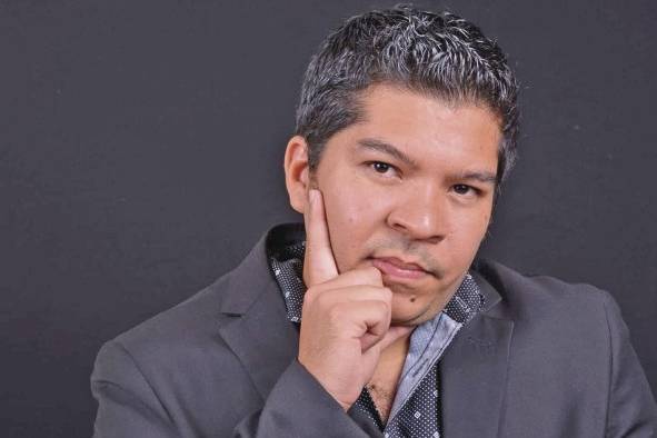 Alvarado obtuvo el Premio Internacional de Poesía Nicolás Guillén en 2012 por su libro 'Viaje Solar de un tren hacia la noche de Matachín'. Alvarado obtuvo el Premio Internacional de Poesía Nicolás Guillén en 2012 por su libro 'Viaje Solar de un tren hacia la noche de Matachín'.