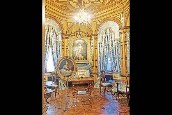 Ricos decorados en los aposentos de Carlota Ricos decorados en los aposentos de Carlota