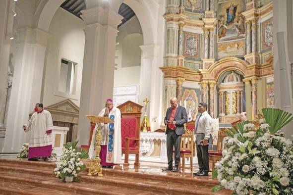 El arzobispo José Domingo Ulloa presidió la homilía de Te Deum de Fiestas Patrias. El arzobispo José Domingo Ulloa presidió la homilía de Te Deum de Fiestas Patrias.