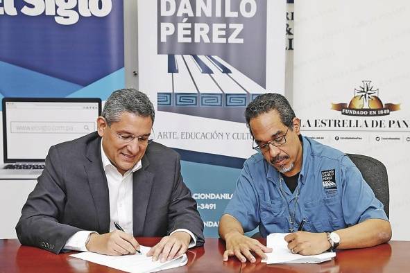 El presidente del Grupo Editorial El Siglo y La Estrella (GESE), Eduardo Quirós; y el destacado artista Danilo Pérez, representante de la fundación que lleva su nombre El presidente del Grupo Editorial El Siglo y La Estrella (GESE), Eduardo Quirós; y el destacado artista Danilo Pérez, representante de la fundación que lleva su nombre