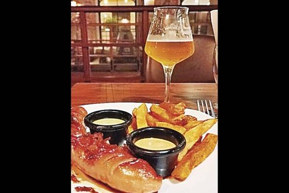 Salchicha alemana con la Fest beer Salchicha alemana con la Fest beer