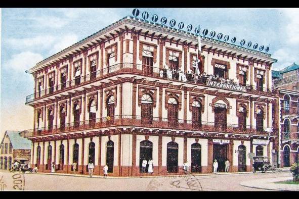 Hotel Internacional en la plaza de la Estación. Hotel Internacional en la plaza de la Estación.