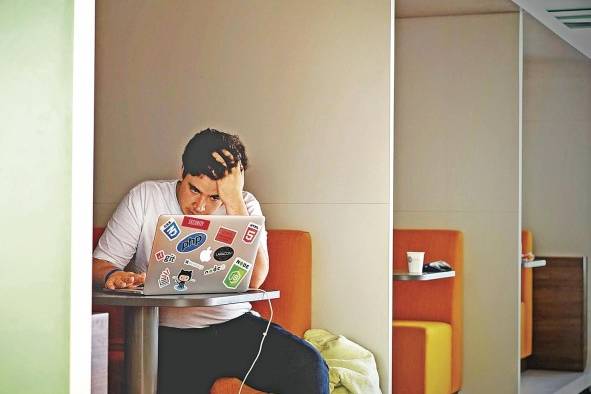 La OIT precisa la prioridad de una cultura de conciencia y responsabilidad de los empresarios para asegurar a sus trabajadores un empleo digno y libre de riesgos que atenten contra su integridad y calidad de vida. La OIT precisa la prioridad de una cultura de conciencia y responsabilidad de los empresarios para asegurar a sus trabajadores un empleo digno y libre de riesgos que atenten contra su integridad y calidad de vida.