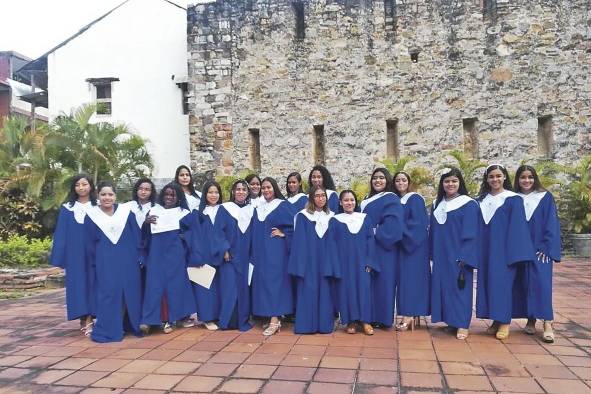 Egresadas del programa Las Claras Egresadas del programa Las Claras