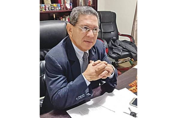Licenciado en derecho y ciencias políticas de la Universidad de Panamá, y catedrático universitario. Licenciado en derecho y ciencias políticas de la Universidad de Panamá, y catedrático universitario.