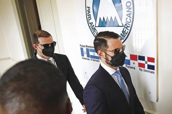Los hermanos Martinelli Linares se juramentaron poco antes de iniciar un juicio en su contra en un tribunal. Al convertirse en diputados su caso pasó a la Corte Suprema de Justicia. Los hermanos Martinelli Linares se juramentaron poco antes de iniciar un juicio en su contra en un tribunal. Al convertirse en diputados su caso pasó a la Corte Suprema de Justicia.