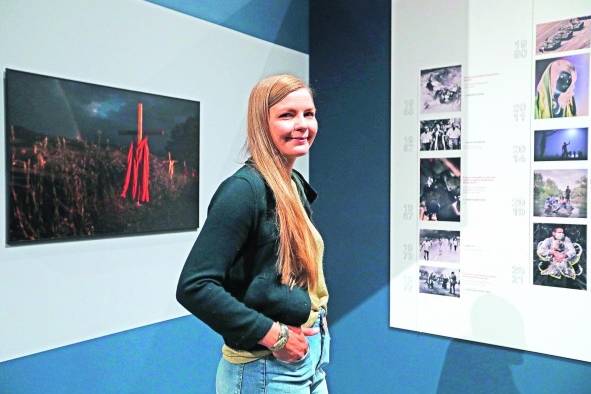 Amber Bracken, fotógrafa canadiense ganadora del World Press Photo 2022, posaba ayer en ciudad de México. Amber Bracken, fotógrafa canadiense ganadora del World Press Photo 2022, posaba ayer en ciudad de México.