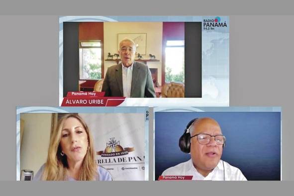 Radio Panamá y La Estrella de Panamá, durante la entrevista con el expresidente de Colombia Álvaro Uribe. Radio Panamá y La Estrella de Panamá, durante la entrevista con el expresidente de Colombia Álvaro Uribe.