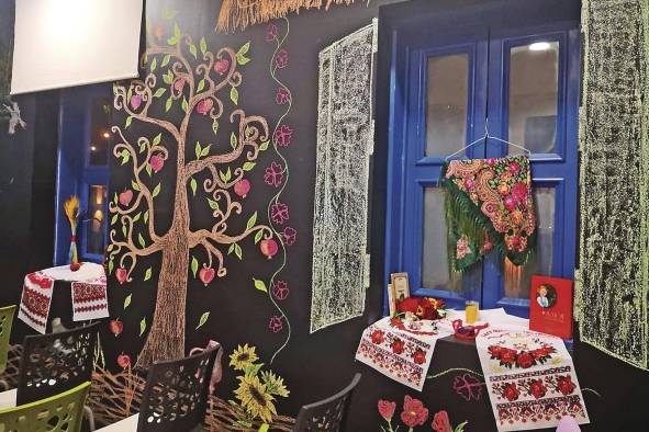 El primer piso del Centro Cultural de España en Panamá, fue ambientado al estilo de una casa ucraniana para la apertura de la muestra. El primer piso del Centro Cultural de España en Panamá, fue ambientado al estilo de una casa ucraniana para la apertura de la muestra.