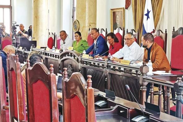 La Comisión del Consejo Municipal se reunió ayer jueves para analizar los nuevos impuestos. La Comisión del Consejo Municipal se reunió ayer jueves para analizar los nuevos impuestos.