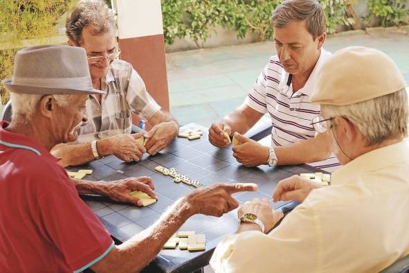 El Alzheimer es una enfermedad neurodegenerativa que actualmente afecta a 50 millones de adultos mayores en el mundo. El Alzheimer es una enfermedad neurodegenerativa que actualmente afecta a 50 millones de adultos mayores en el mundo.