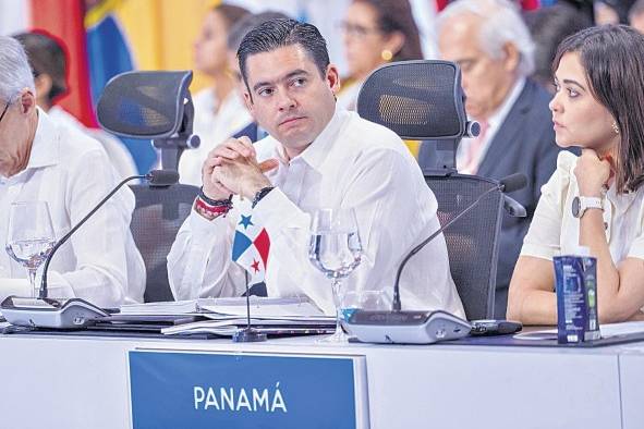 El vicepresidente José Gabriel Carrizo a su llegada a República Dominicana. El vicepresidente José Gabriel Carrizo a su llegada a República Dominicana.