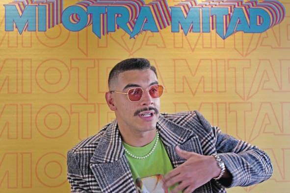 El cantautor colombiano navega en el género pop y apuesta sin titubeos por seguirle la pista al amor y el romance a través de la música. El cantautor colombiano navega en el género pop y apuesta sin titubeos por seguirle la pista al amor y el romance a través de la música.