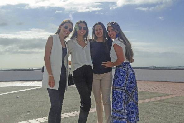 Ana Isabel, Jimena, Allison y Valeria Ana Isabel, Jimena, Allison y Valeria
