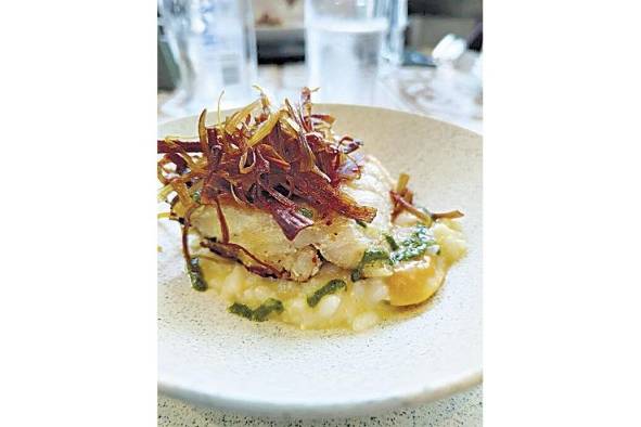 Pesca del día con risotto de limón Pesca del día con risotto de limón