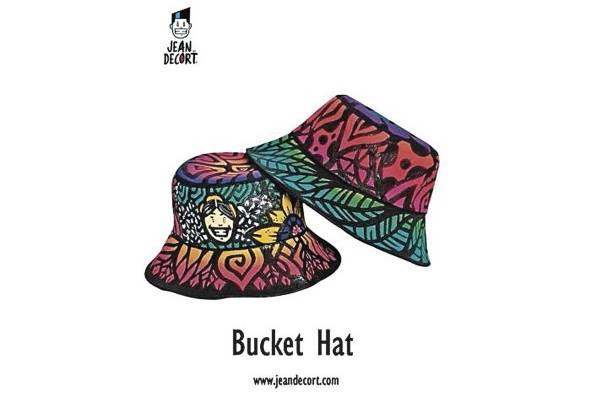 Jean Carlos Quijano destaca la cultura afrodescendiente en la producción de los 'bucket hat' Jean Carlos Quijano destaca la cultura afrodescendiente en la producción de los 'bucket hat'
