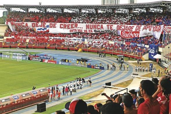 La afición panameña empujó con su aliento permanentemente a la Selección cuando jugó en el Rommel Fernández. La afición panameña empujó con su aliento permanentemente a la Selección cuando jugó en el Rommel Fernández.