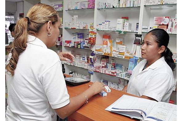El desabastecimiento de medicinas en las instituciones públicas provoca el alza de precios en las farmacias privadas El desabastecimiento de medicinas en las instituciones públicas provoca el alza de precios en las farmacias privadas