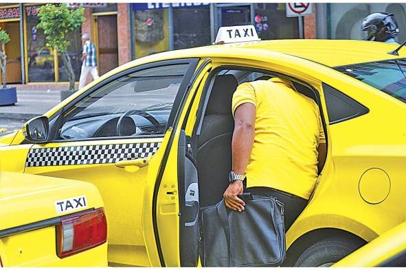 El sector de los taxis es uno de los más afectados por la cuarentena decretada por el gobierno para mitigar el coronavirus. El sector de los taxis es uno de los más afectados por la cuarentena decretada por el gobierno para mitigar el coronavirus.