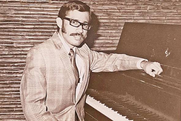 Actualmente se está realizando un documental sobre la vida y los aportes que ha brindado al país el maestro Edgardo Quintero. Actualmente se está realizando un documental sobre la vida y los aportes que ha brindado al país el maestro Edgardo Quintero.
