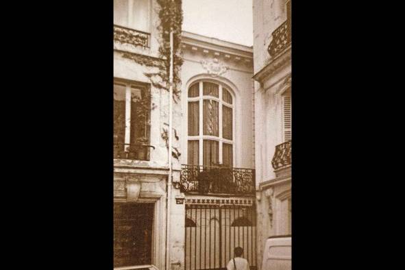 Sede del Consulado de Panamá en París. Junto a esta, el taller donde Lewis dio vida al paflón del Teatro Nacional. Sede del Consulado de Panamá en París. Junto a esta, el taller donde Lewis dio vida al paflón del Teatro Nacional.