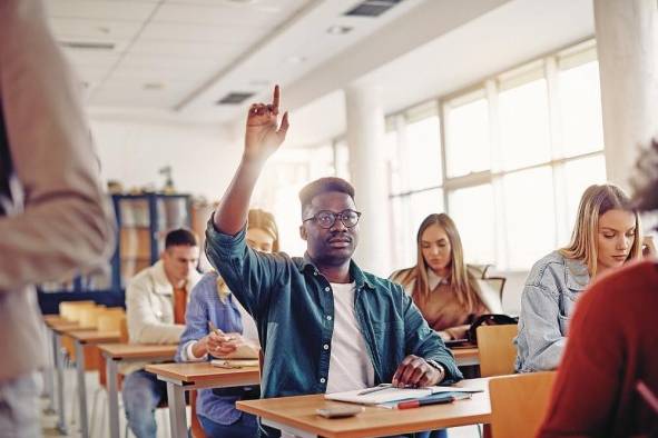 Como Instituciones de Educación Superior (IES), las universidades fomentan el desarrollo de conocimientos y habilidades necesarias para abordar desafíos sociales. Como Instituciones de Educación Superior (IES), las universidades fomentan el desarrollo de conocimientos y habilidades necesarias para abordar desafíos sociales.