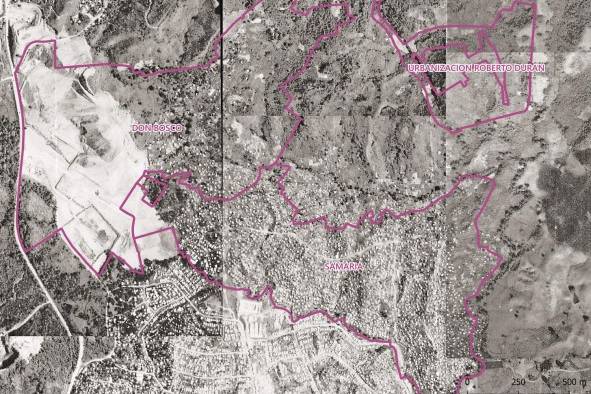 Fotografía aérea del sector de Samaria en 1972-1975: se observa con claridad la rápida explosión de la ocupación por los asentamientos informales e incluso de urbanizaciones al sur de Samaria. A la izquierda, sobre la carretera Transístmica, el movimiento de tierra del loteamiento que luego sería conocido como Don Bosco. Fotografía aérea del sector de Samaria en 1972-1975: se observa con claridad la rápida explosión de la ocupación por los asentamientos informales e incluso de urbanizaciones al sur de Samaria. A la izquierda, sobre la carretera Transístmica, el movimiento de tierra del loteamiento que luego sería conocido como Don Bosco.