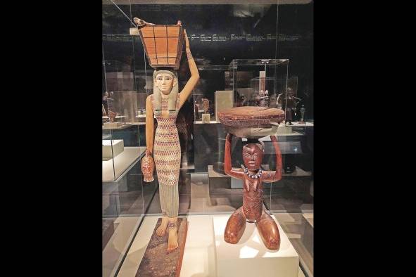 Vista de una de las 21 parejas de esculturas del antiguo Egipto y del África subsahariana expuestas en la exposición 'El origen africano de la civilización' del Metropolitan Museum de Nueva York. Vista de una de las 21 parejas de esculturas del antiguo Egipto y del África subsahariana expuestas en la exposición 'El origen africano de la civilización' del Metropolitan Museum de Nueva York.