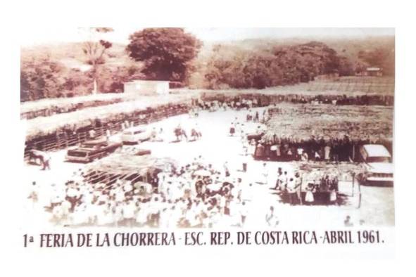 El evento se convirtió en uno de los centros culturales clave del distrito. El evento se convirtió en uno de los centros culturales clave del distrito.
