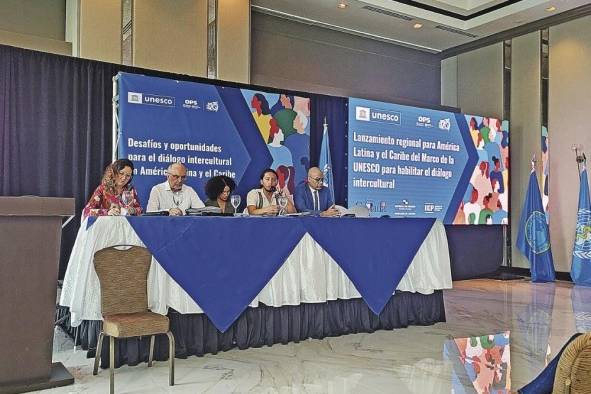 Panel: diálogo intercultural en acción Panel: diálogo intercultural en acción