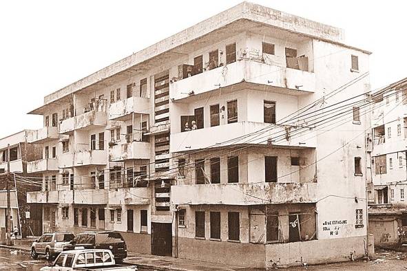 Edificio Arraiján, 1944, Av. Justo Arosemena y calle 25 este. Edificio Arraiján, 1944, Av. Justo Arosemena y calle 25 este.