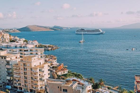 Disfrutar de conocer atractivos puertos y diversas culturas en un solo viaje es posible a bordo de un crucero. Disfrutar de conocer atractivos puertos y diversas culturas en un solo viaje es posible a bordo de un crucero.