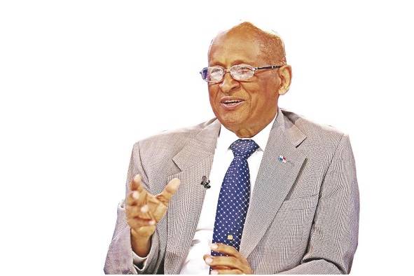 A sus 77 años, el titular del MEF ha tenido que capitalizar toda su experiencia para vencer con creatividad los efectos económicos del Covid-19. A sus 77 años, el titular del MEF ha tenido que capitalizar toda su experiencia para vencer con creatividad los efectos económicos del Covid-19.