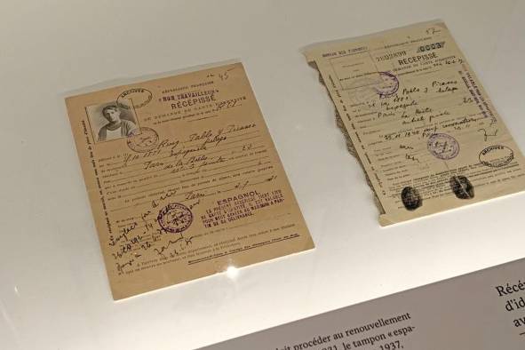 Solicitudes de tarjetas de identidad de Pablo Picasso en los años 1930, expuestas en la exposición 'Picasso, el extranjero', del Museo Nacional de Historia de la Inmigración de París. Solicitudes de tarjetas de identidad de Pablo Picasso en los años 1930, expuestas en la exposición 'Picasso, el extranjero', del Museo Nacional de Historia de la Inmigración de París.