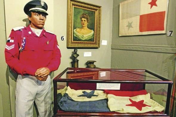 Cada 4 de noviembre se celebra el Día de los Símbolos Patrios, una conmemoración física de la identidad cultural. Cada 4 de noviembre se celebra el Día de los Símbolos Patrios, una conmemoración física de la identidad cultural.