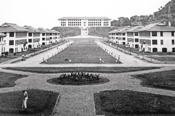 El Edificio de la Administración es una estructura de arquitectura neoclásica, terminado en hormigón visto, y fue diseñado por Austin W. Lord. El Edificio de la Administración es una estructura de arquitectura neoclásica, terminado en hormigón visto, y fue diseñado por Austin W. Lord.